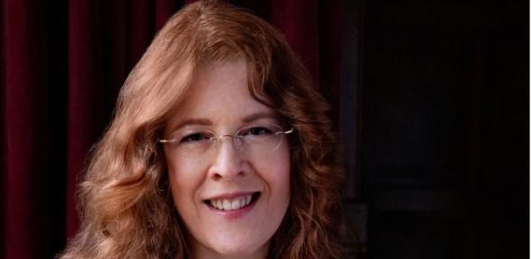 Dr Gilly Carr